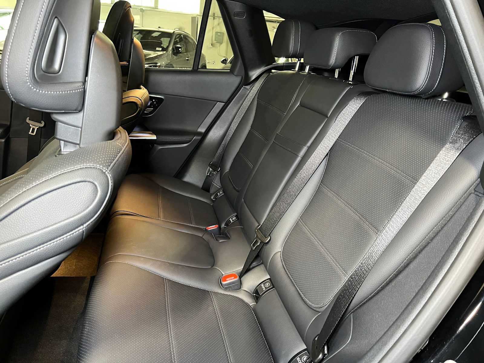 Used 2026 Mercedes-Benz GLC 300 4MATIC image 21