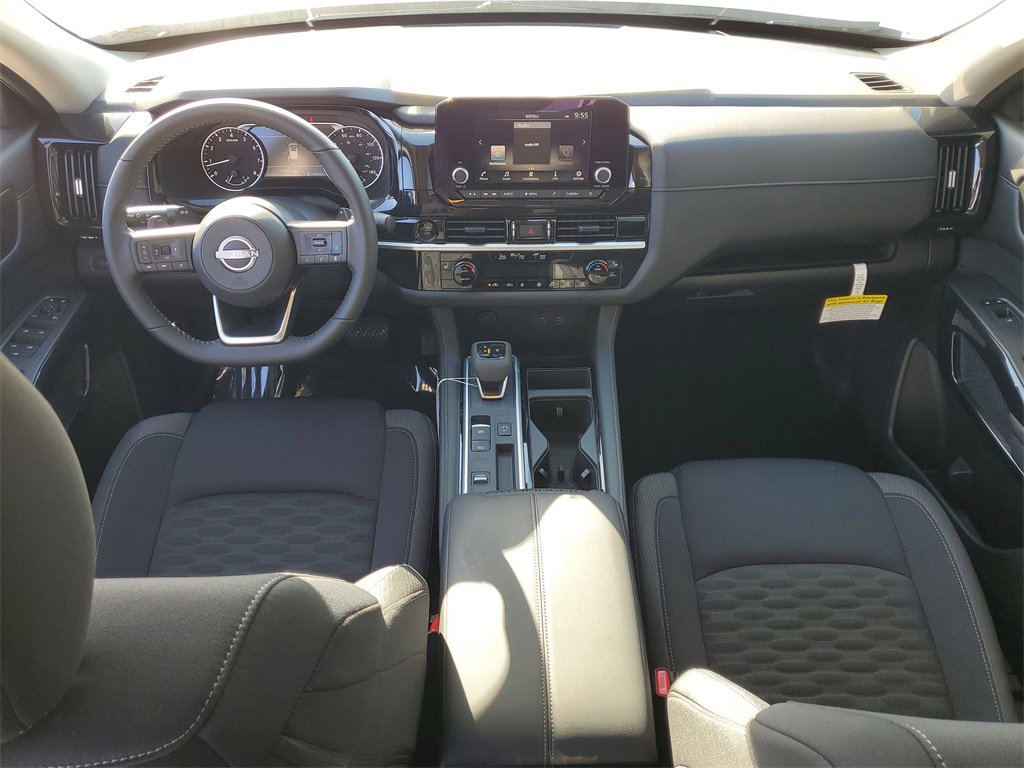 New 2025 Nissan Pathfinder SV image 7