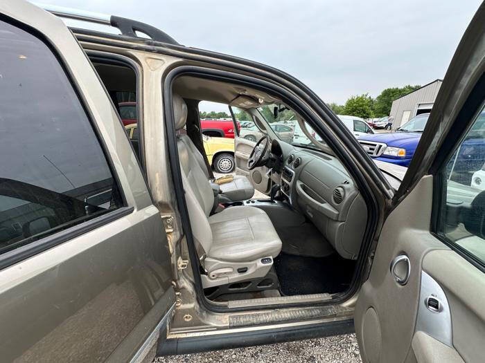 Used 2005 Jeep Liberty Limited AWD/4WD image 28