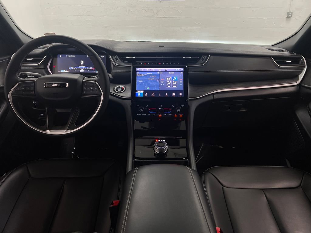Used 2025 Jeep Grand Cherokee Limited w/ Black Appearance Package RWD image 14
