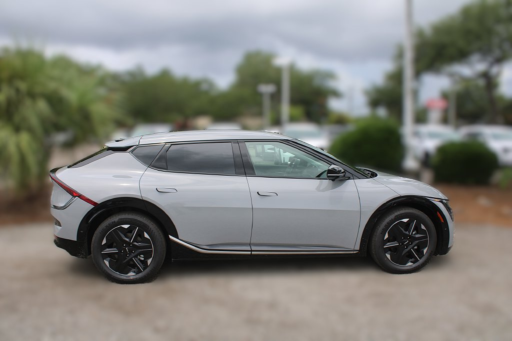 New 2026 Kia EV6 Wind RWD image 5