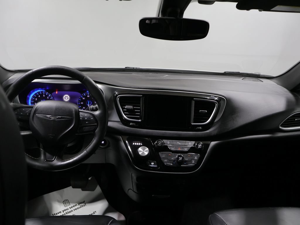 Used 2019 Chrysler Pacifica Touring-L Plus w/ S Appearance Package FWD image 17