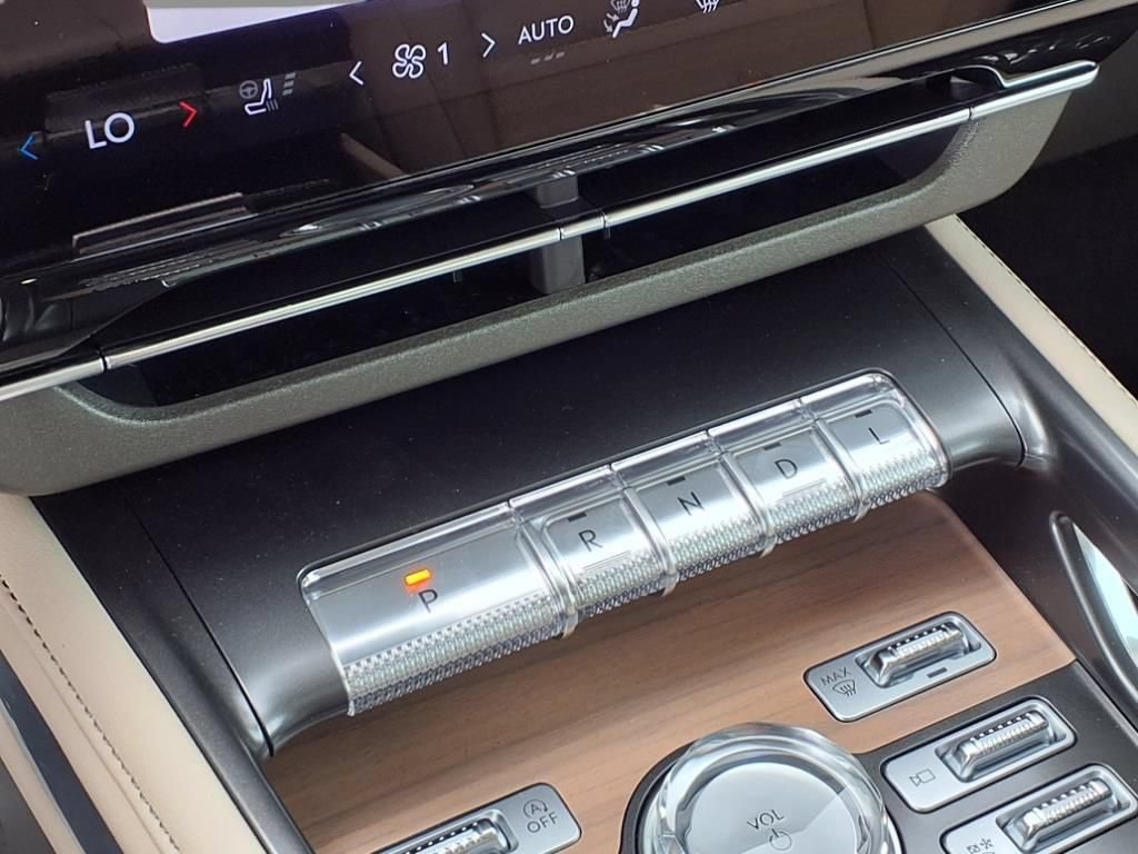 New 2025 Lincoln Nautilus Reserve w/ Jet Appearance Package AWD/4WD image 21