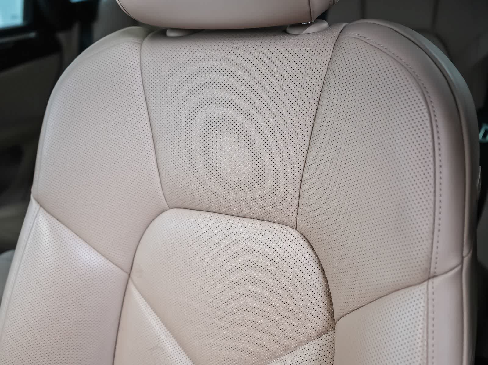 Certified 2024 Porsche Macan AWD/4WD image 29