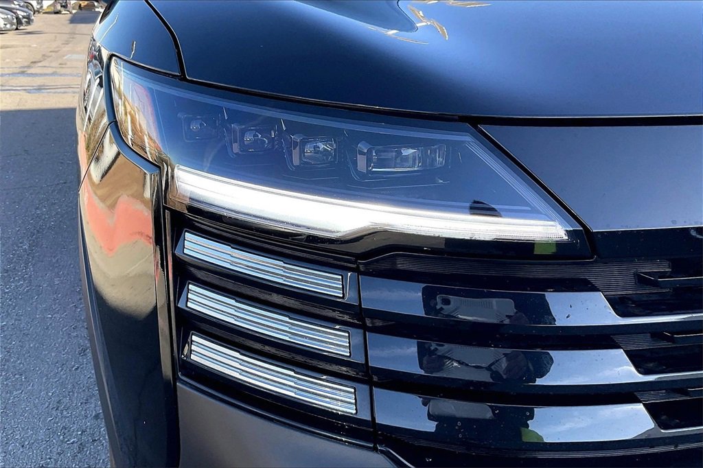 Used 2025 Nissan Kicks SV image 26