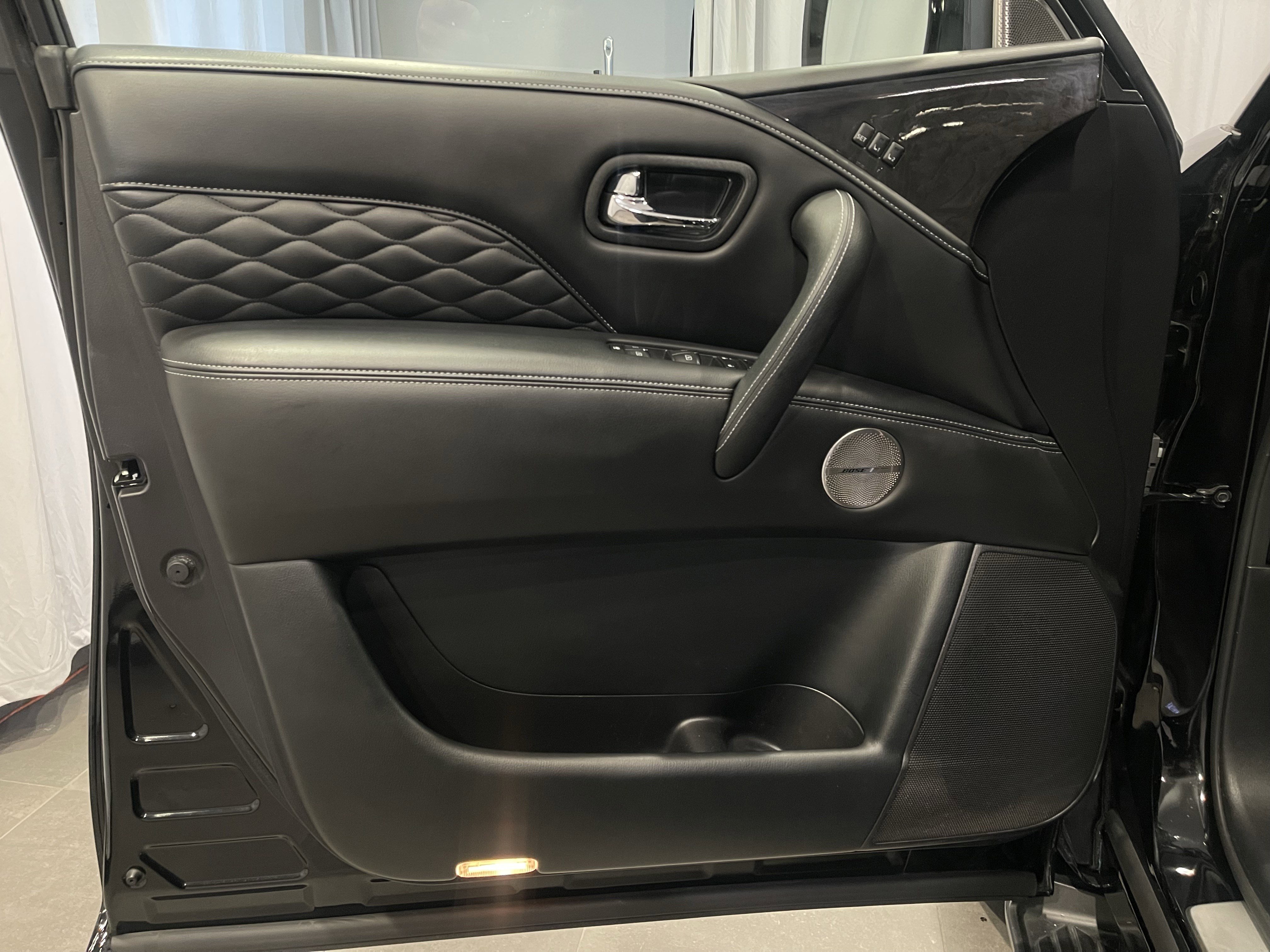 Used 2023 INFINITI QX80 Sensory w/ Cargo Package AWD/4WD image 13
