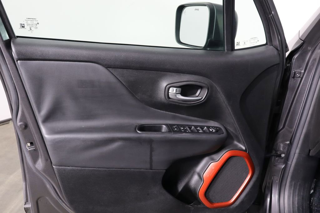 Used 2018 Jeep Renegade Trailhawk w/ Safety & Security Group image 19