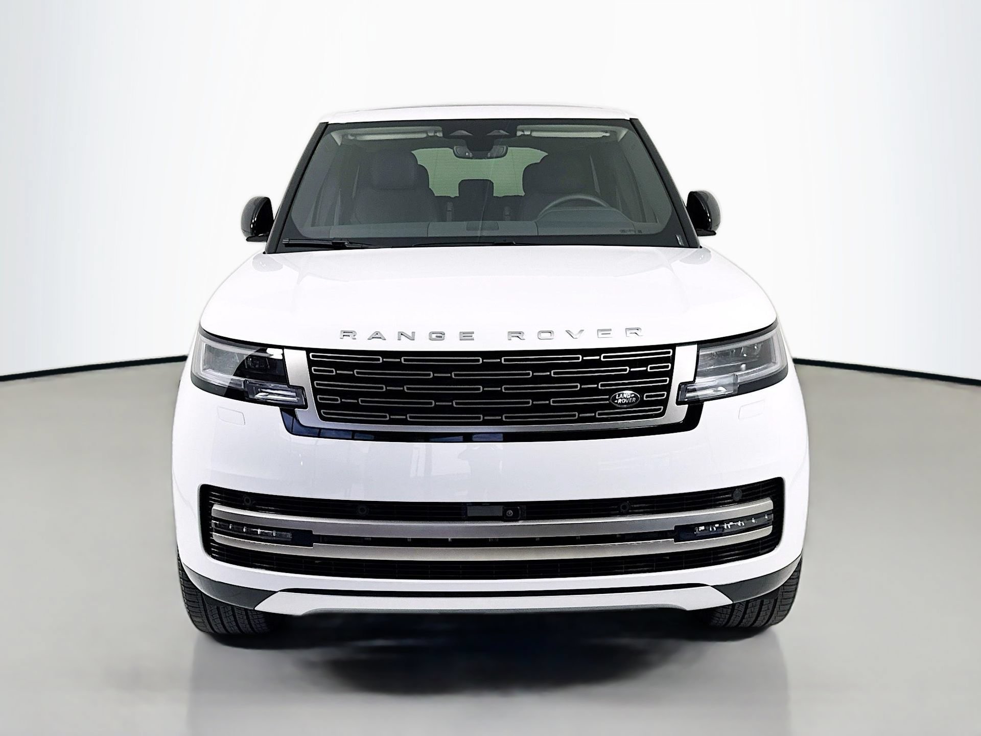 Used 2025 Land Rover Range Rover SE AWD/4WD image 2