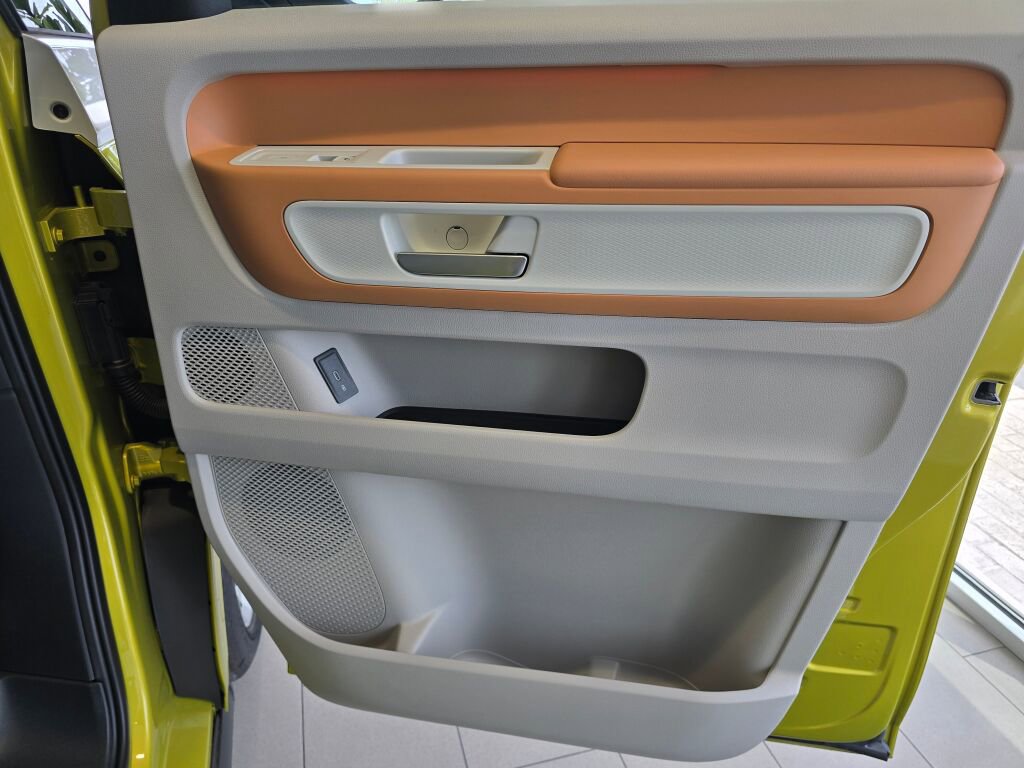 New 2025 Volkswagen ID. Buzz Pro S Plus AWD/4WD image 42