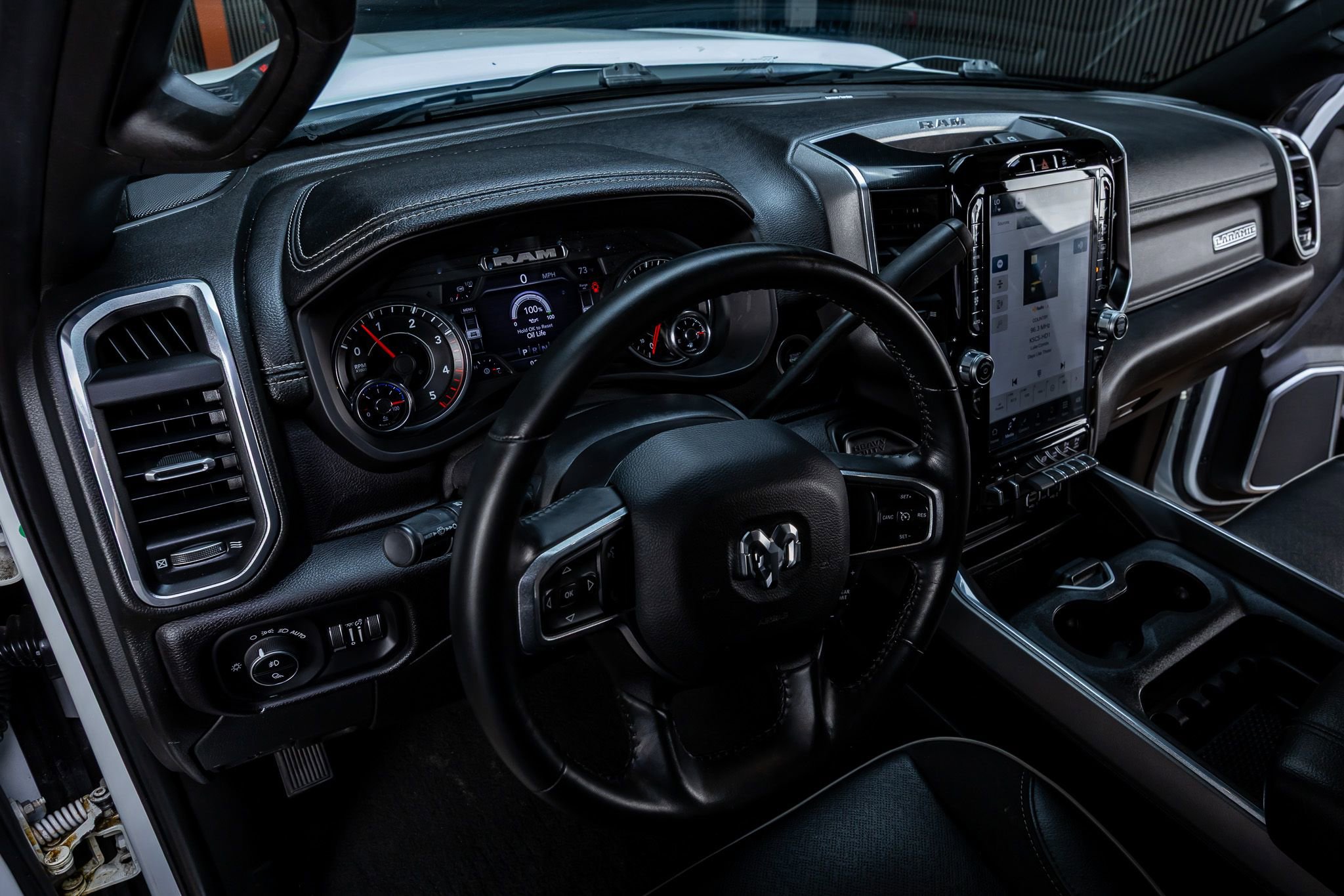 Used 2023 RAM 3500 Laramie AWD/4WD image 16