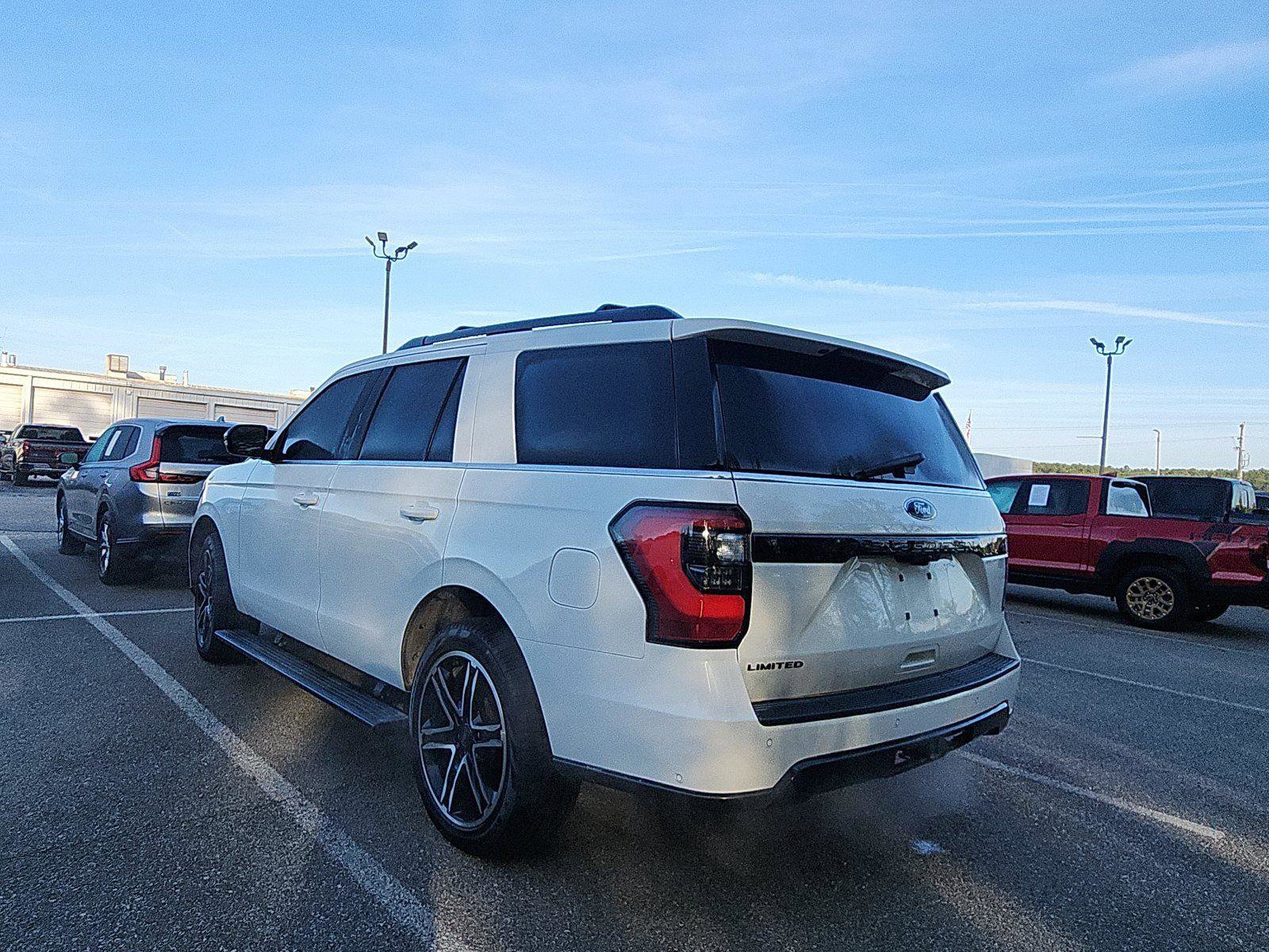 Used 2021 Ford Expedition Limited image 3