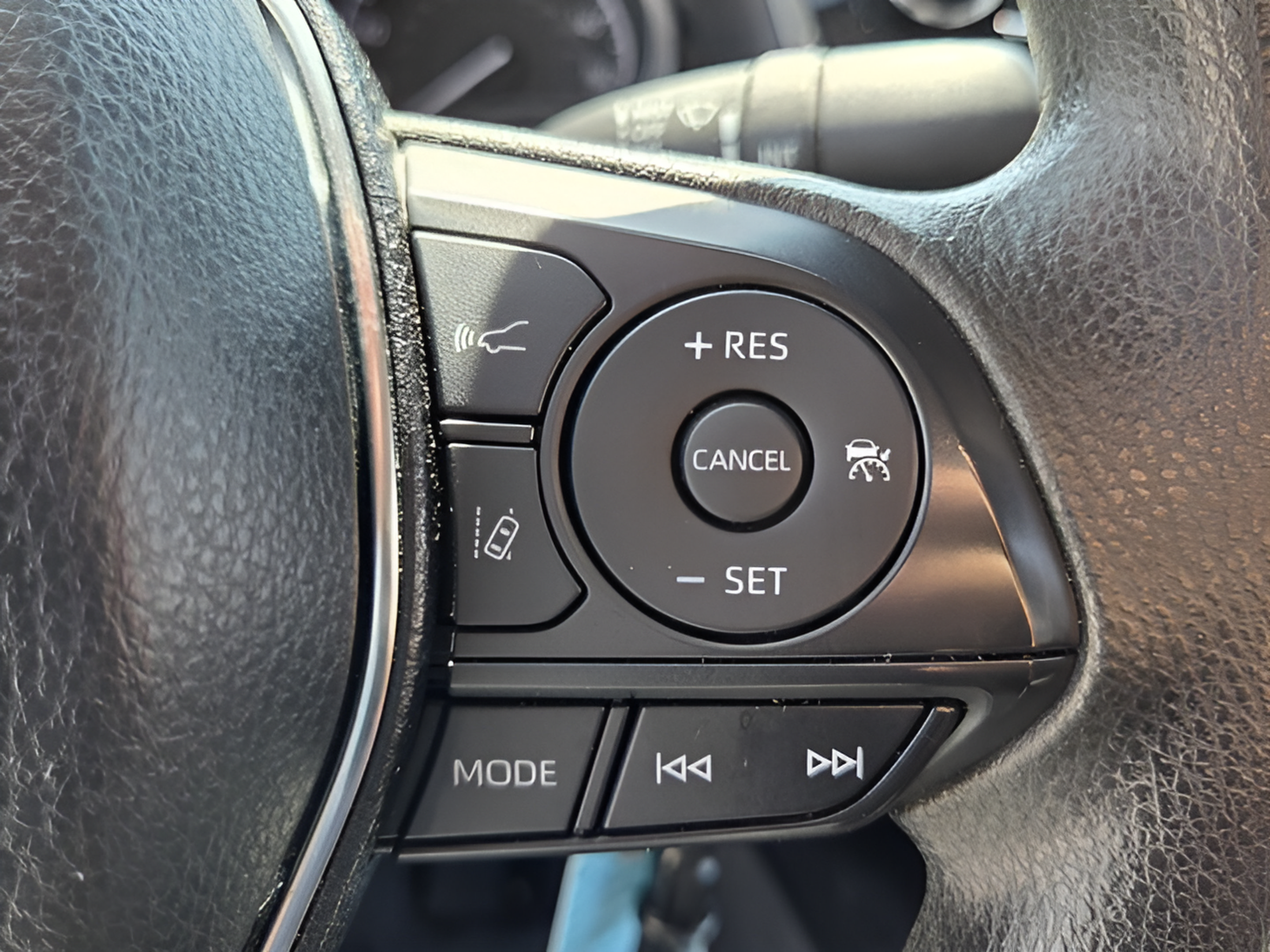 Used 2020 Toyota Camry LE FWD image 24