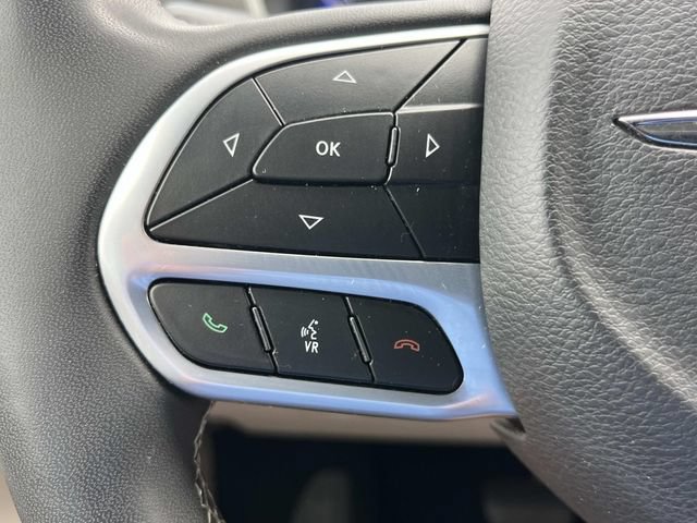 Used 2023 Chrysler Pacifica Touring-L FWD image 33