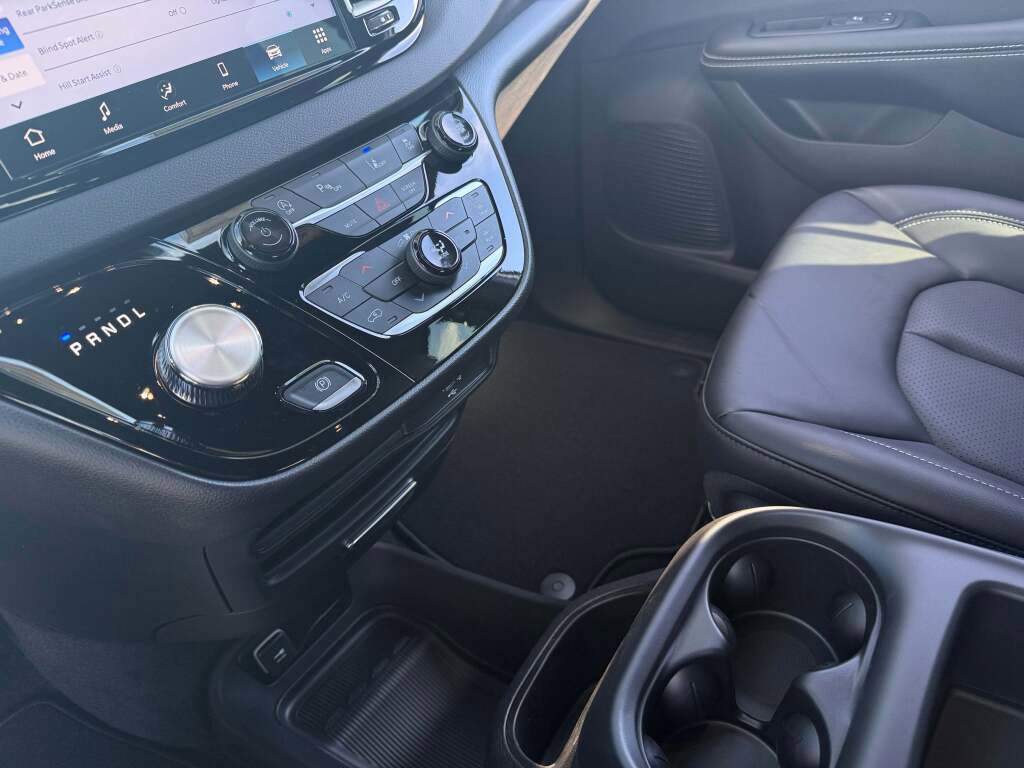 New 2026 Chrysler Voyager LX image 25