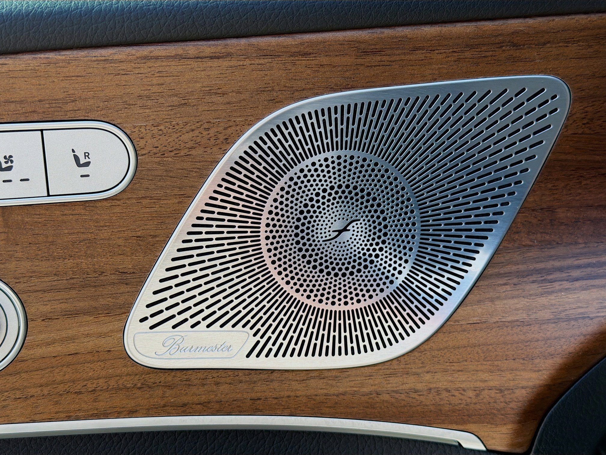 Used 2025 Mercedes-Benz GLS 450 4MATIC w/ AMG Line Exterior image 25