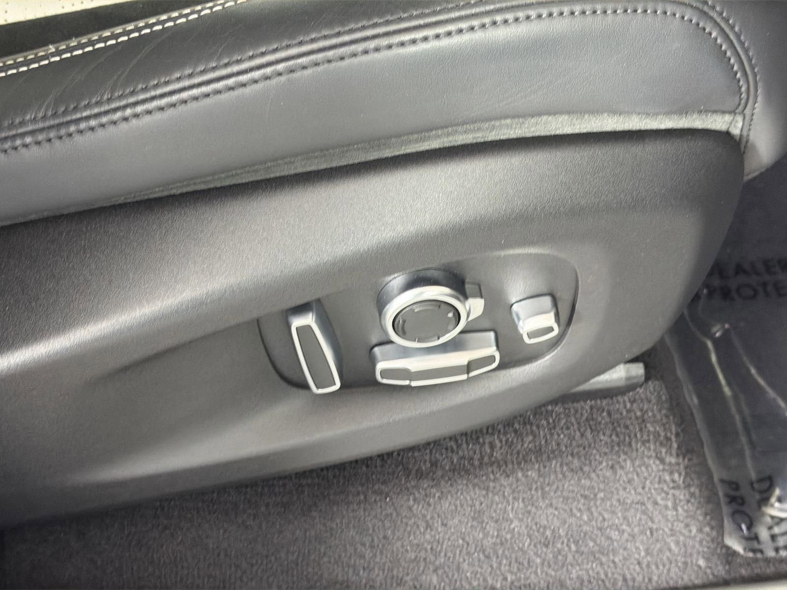 Used 2022 Land Rover Range Rover Sport SVR image 34