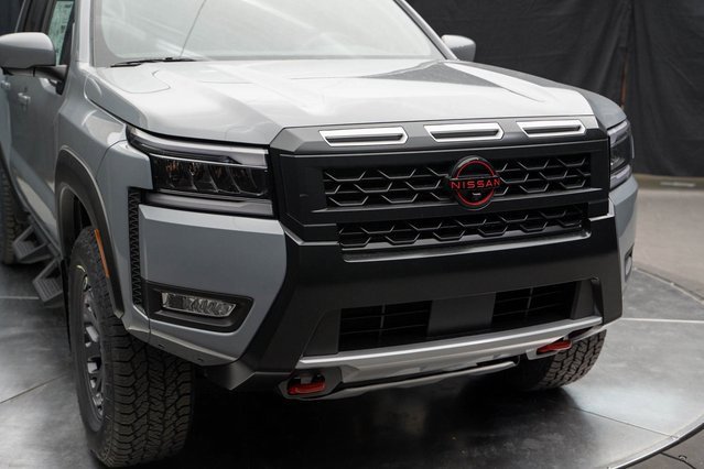 Used 2025 Nissan Frontier PRO-4X w/ Pro Convenience Package image 5