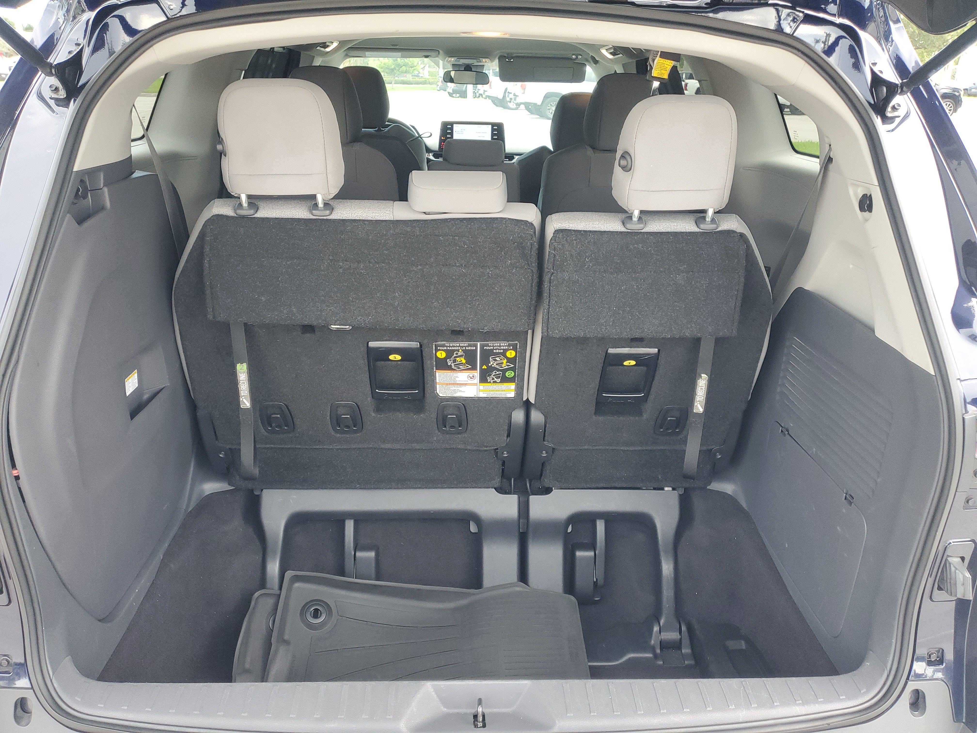Used 2024 Toyota Sienna LE AWD/4WD image 9