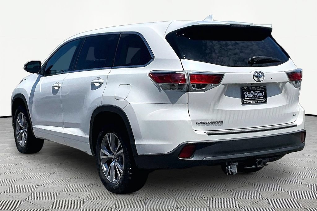 Used 2016 Toyota Highlander Plus w/ Preferred Accessory Package FWD image 8