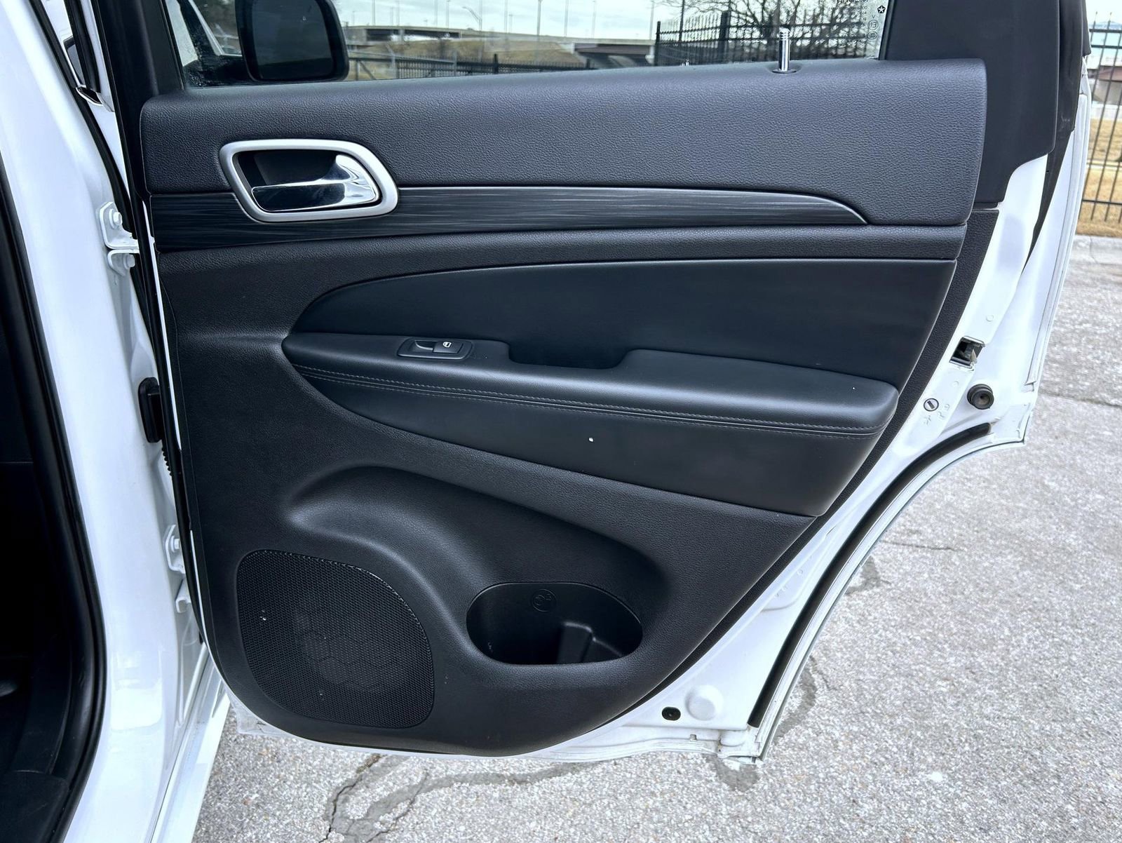 Used 2020 Jeep Grand Cherokee Altitude image 18