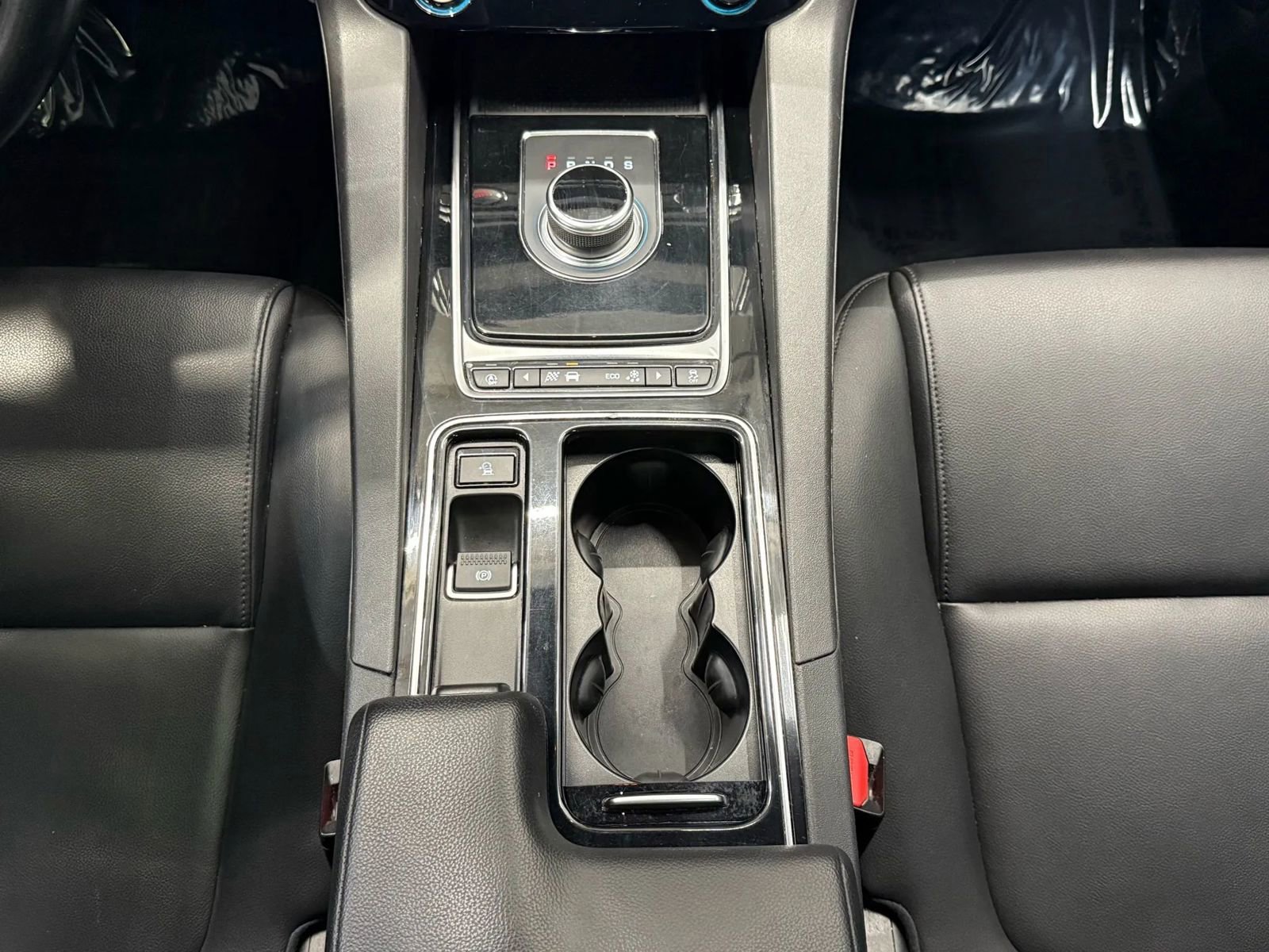 Used 2019 Jaguar F-PACE Premium image 30