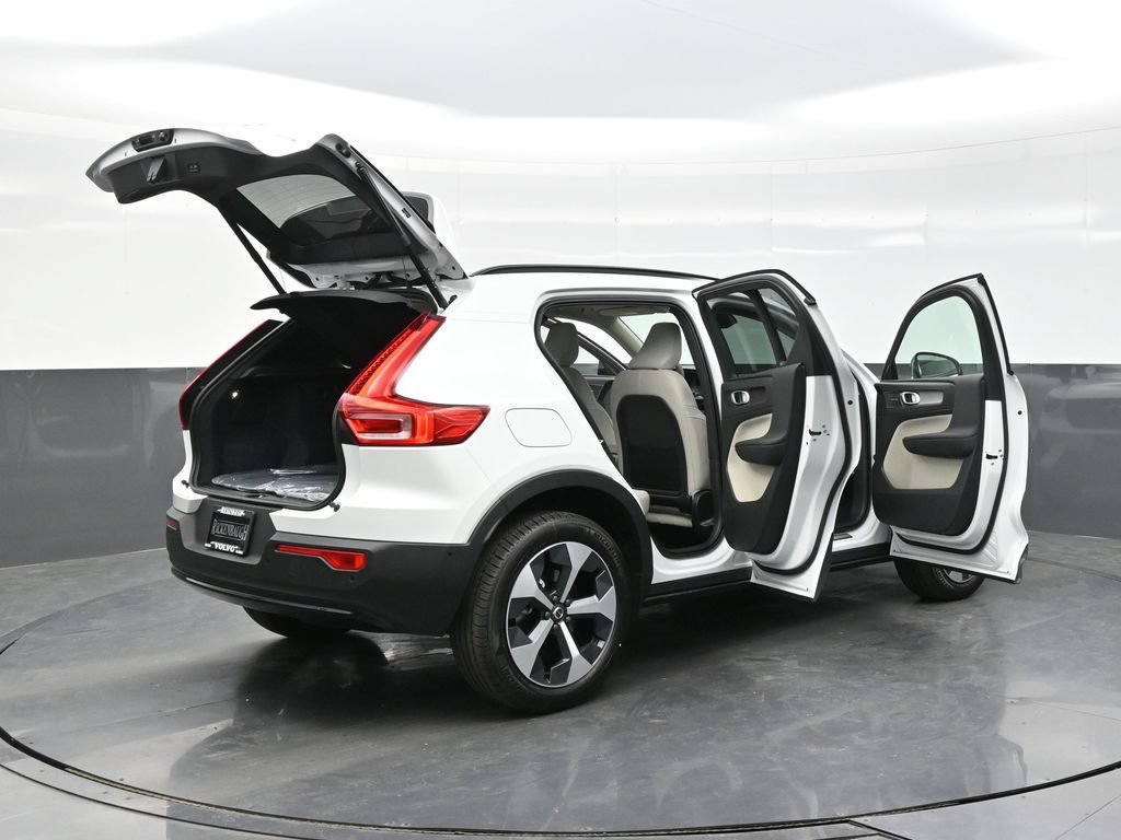 New 2026 Volvo XC40 B5 Plus w/ Climate Package AWD/4WD image 43
