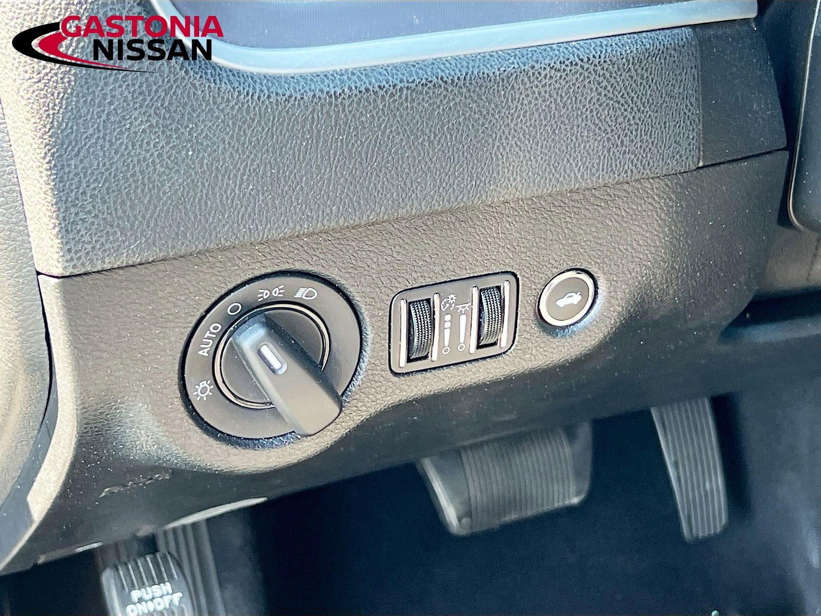 Used 2022 Dodge Charger SXT image 13