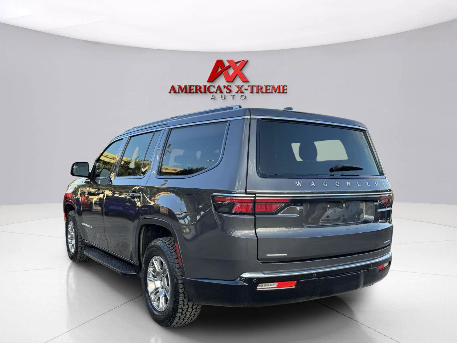Used 2022 Jeep Wagoneer Series I AWD/4WD image 4