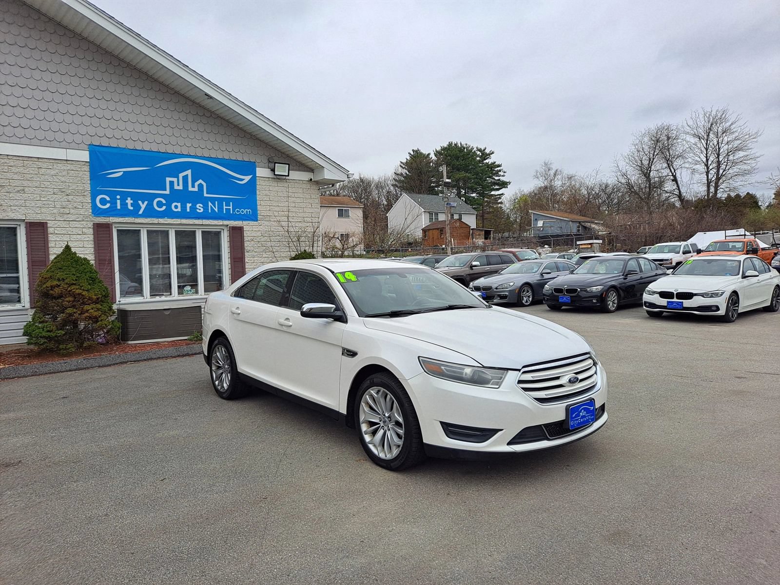 Used 2014 Ford Taurus Limited FWD image 2