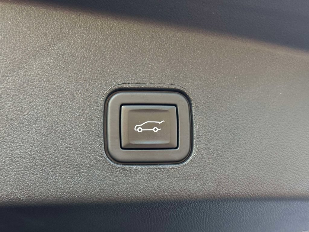 Used 2024 Cadillac Lyriq Tech w/ Driver Assist Package AWD/4WD image 18