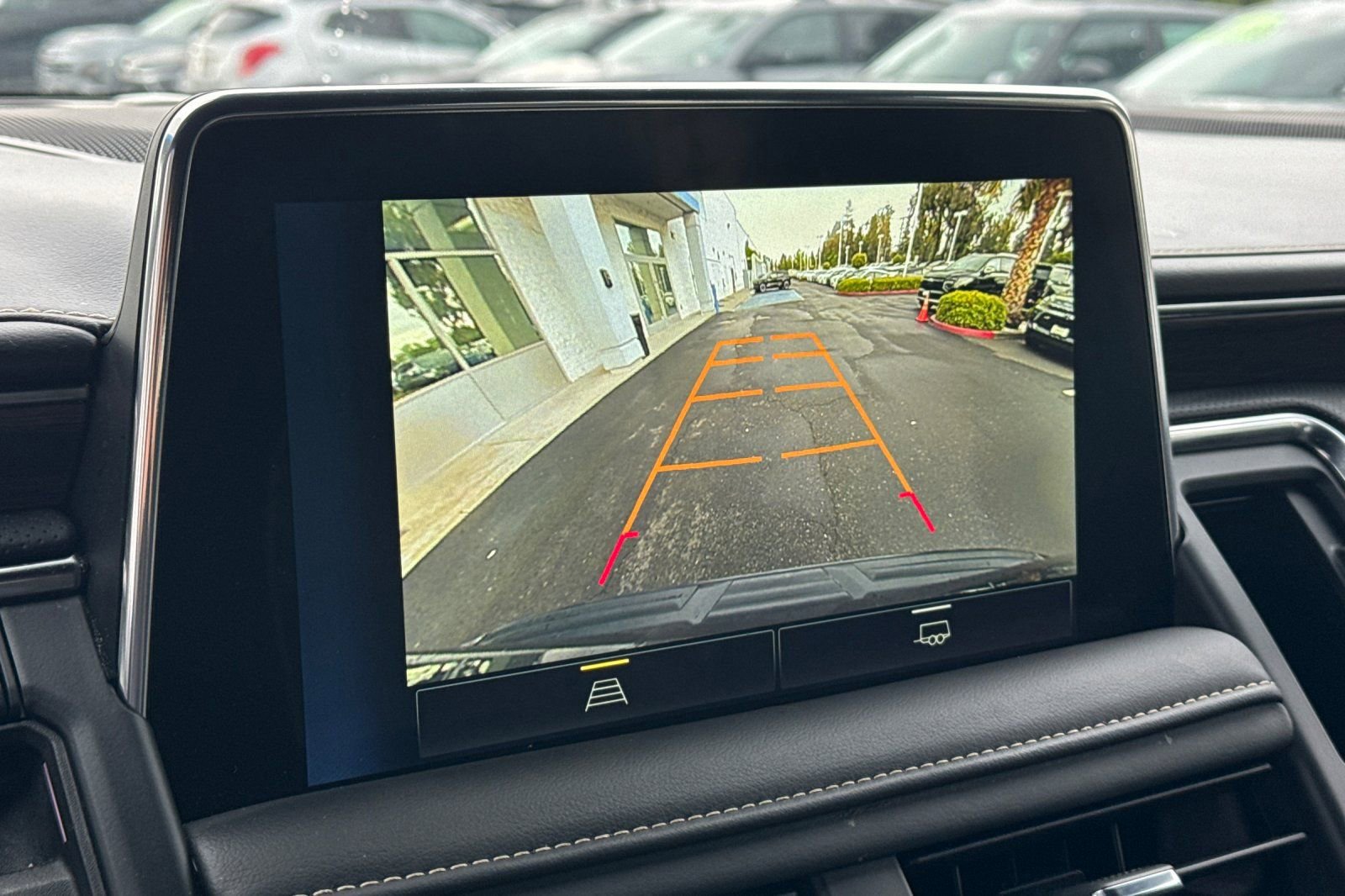 Used 2024 Chevrolet Suburban Premier image 27