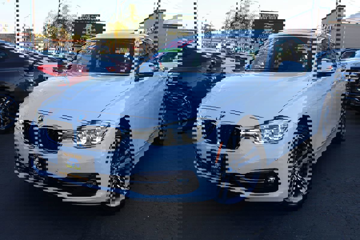 Used 2017 BMW 330i Sedan RWD image 2