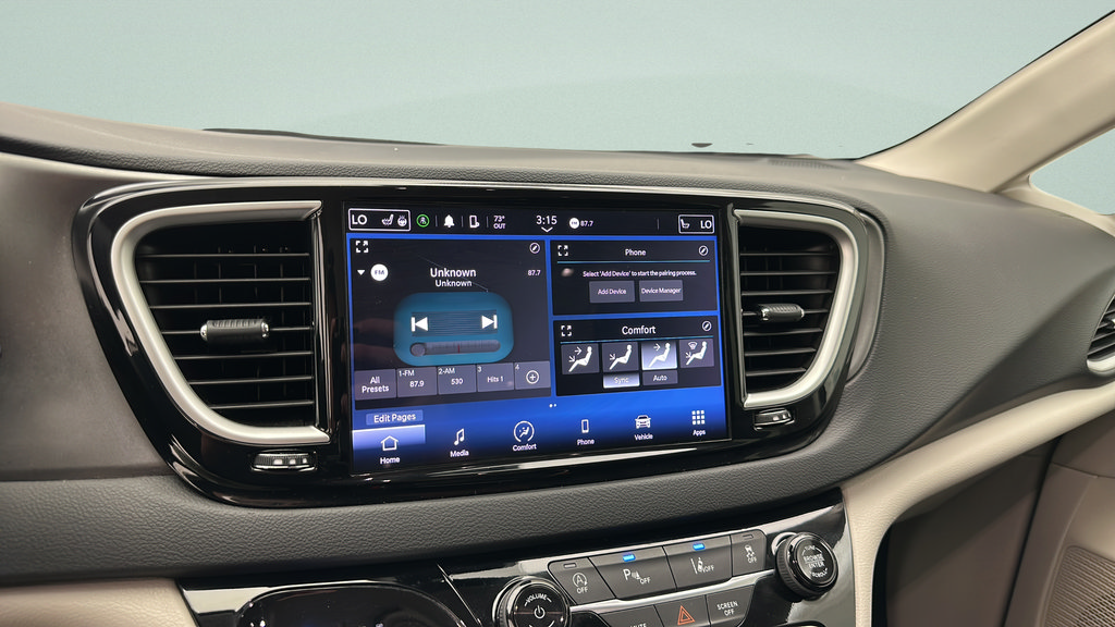 Used 2024 Chrysler Pacifica Touring-L FWD image 17