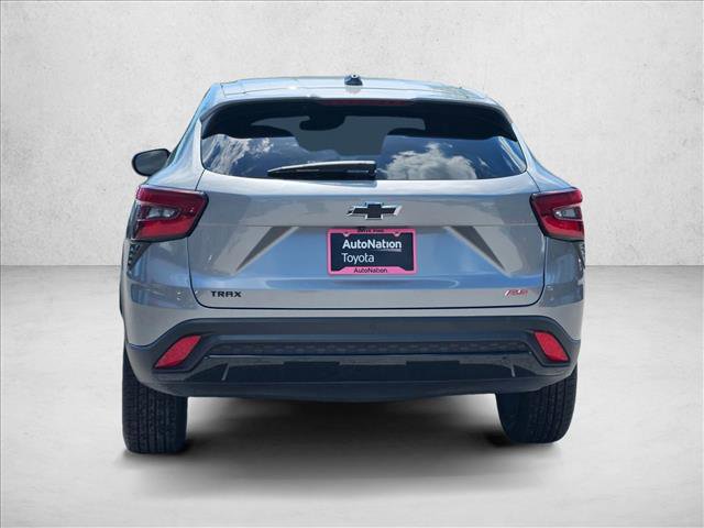 Used 2024 Chevrolet Trax RS FWD image 7