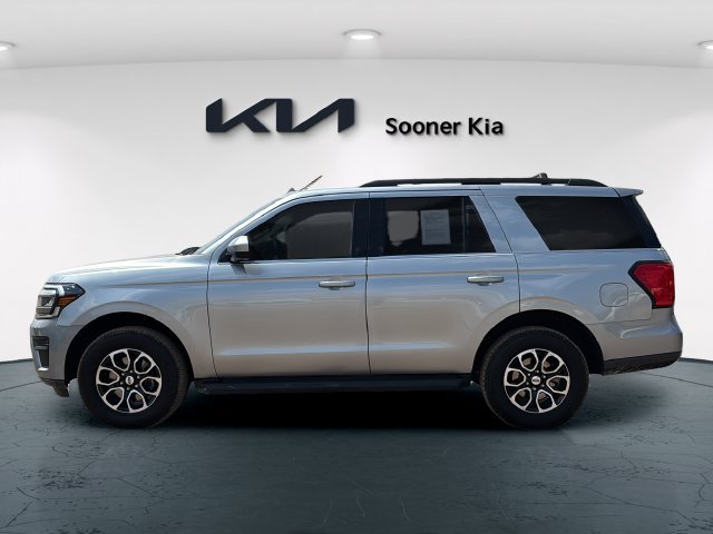 Used 2024 Ford Expedition XLT AWD/4WD image 3
