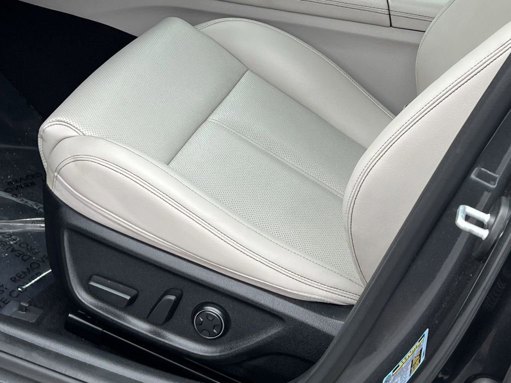 Used 2019 Genesis G70 2.0T Advanced image 12