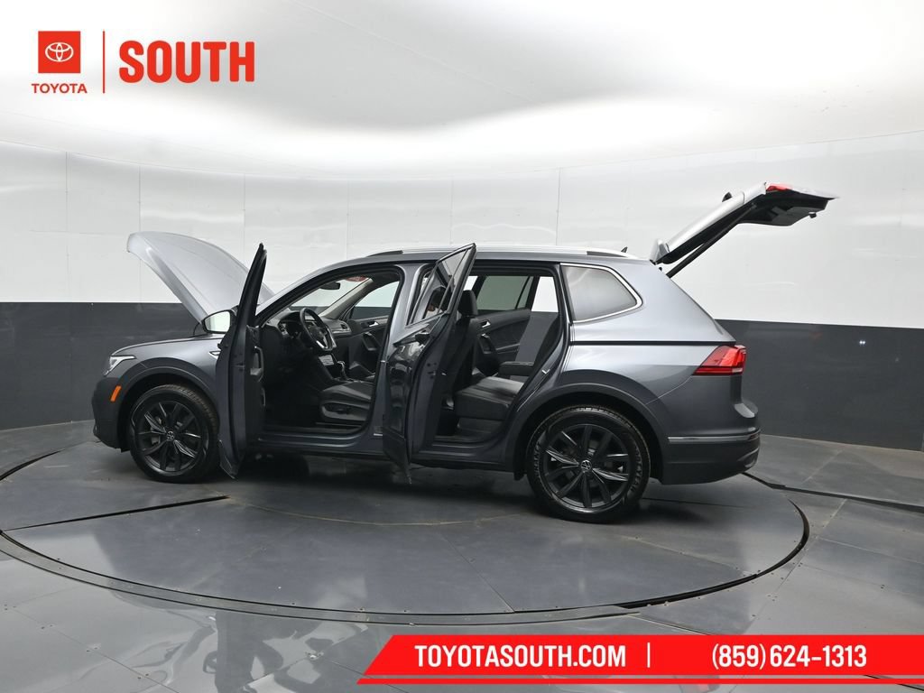 Used 2024 Volkswagen Tiguan SE AWD/4WD image 58