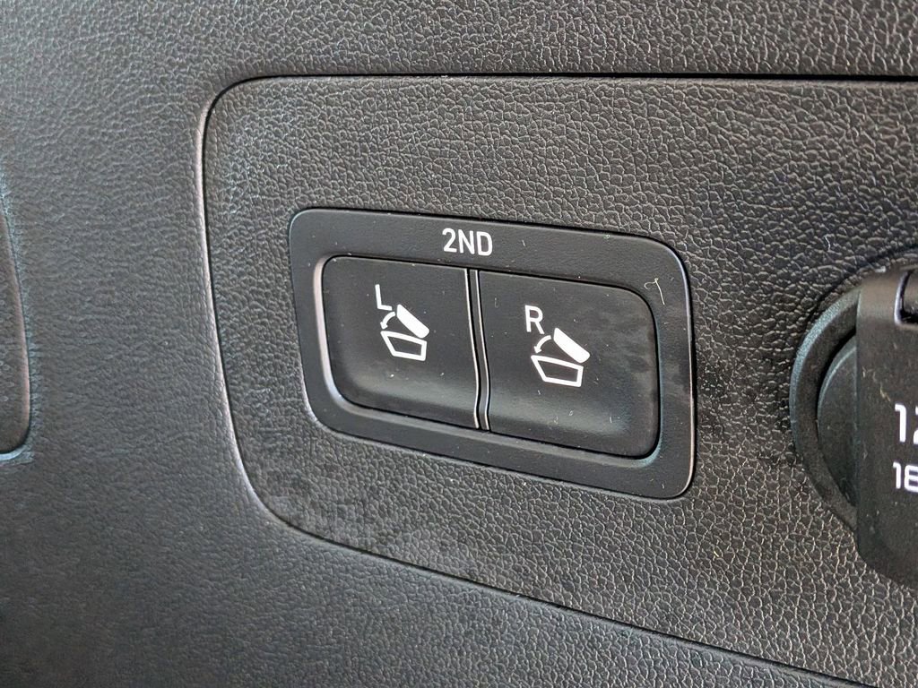 Certified 2023 Kia Sorento SX image 10