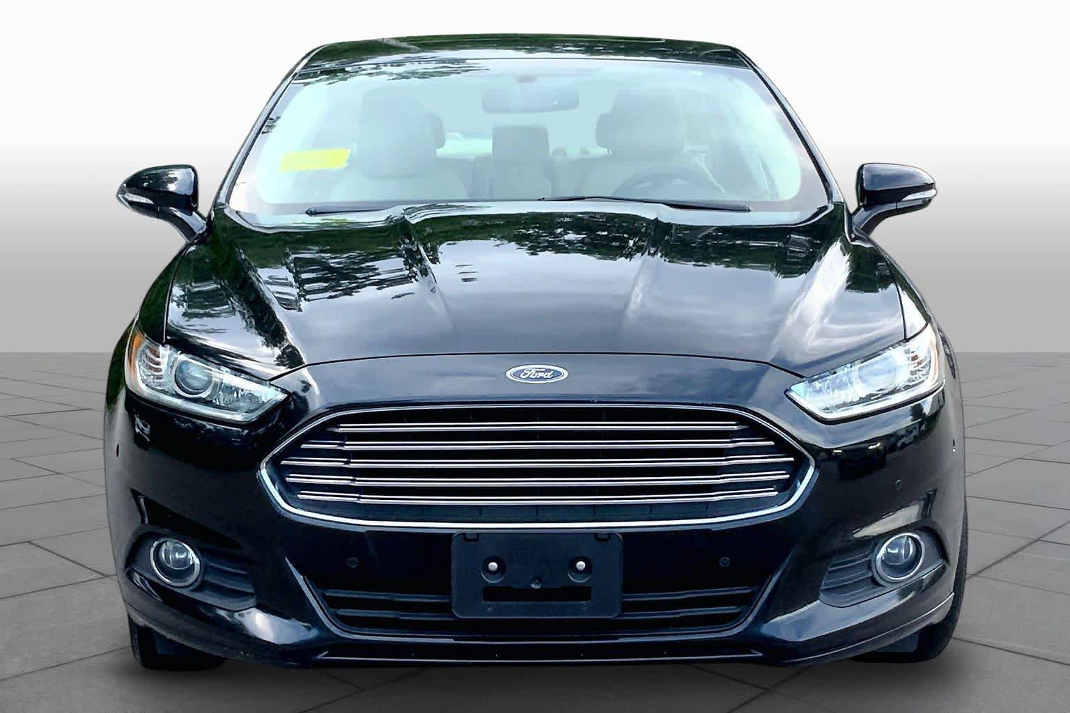 Used 2014 Ford Fusion SE w/ Equipment Group 202A FWD image 3