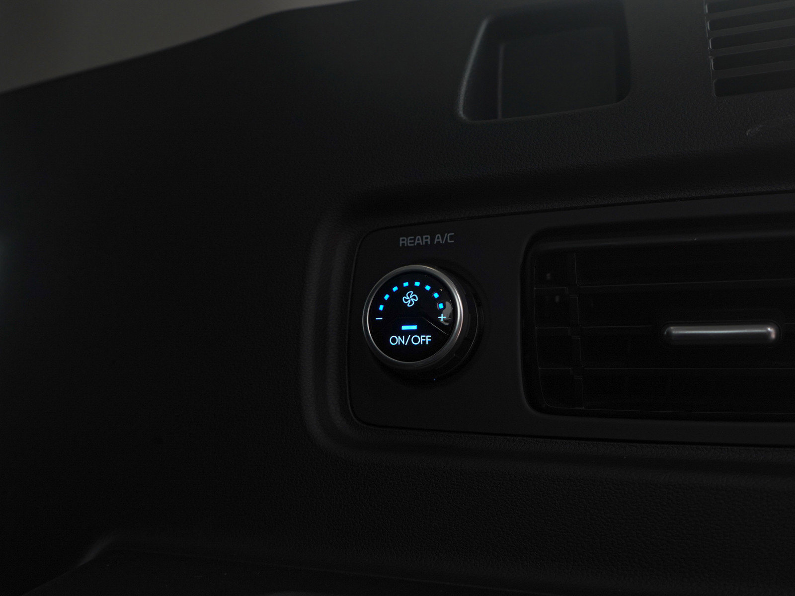 Used 2025 Hyundai Santa Fe SEL image 11