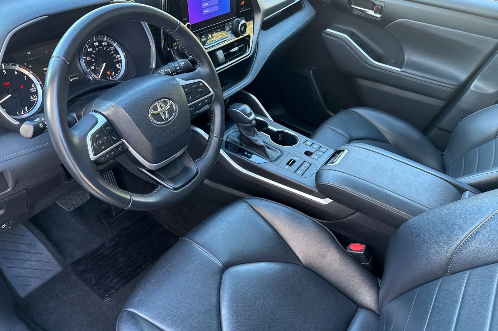 Used 2024 Toyota Highlander XLE image 4