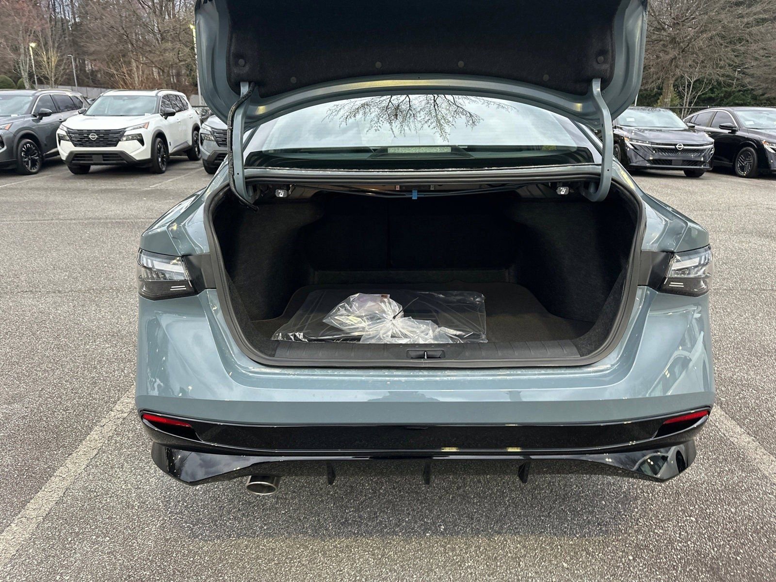 New 2026 Nissan Sentra SR w/ Floor Mat Package FWD image 18