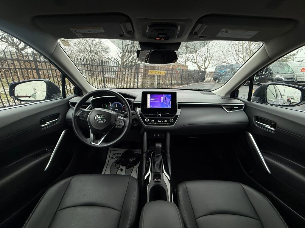 Used 2024 Toyota Corolla Cross XLE image 13