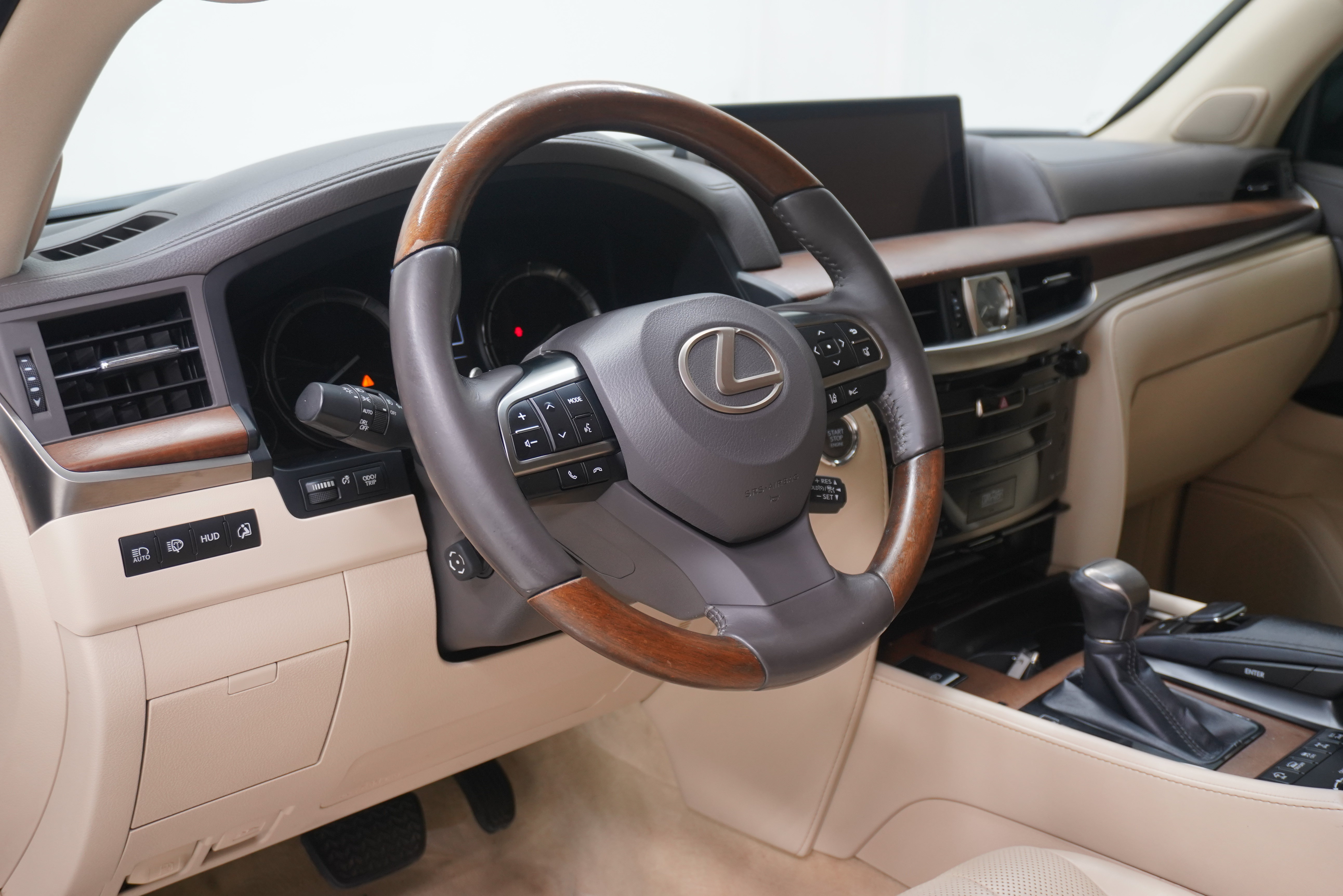 Used 2018 Lexus LX 570 4WD w/ Luxury Package image 10