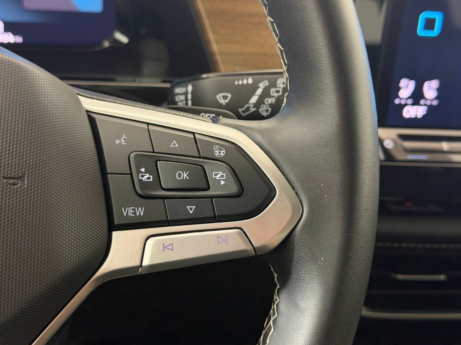 Used 2024 Volkswagen Atlas SE FWD image 29