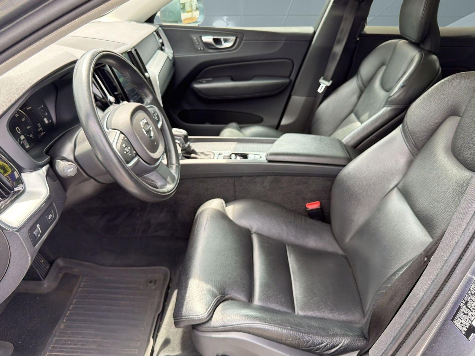 Used 2019 Volvo XC60 T5 Momentum w/ Premium Package FWD image 5
