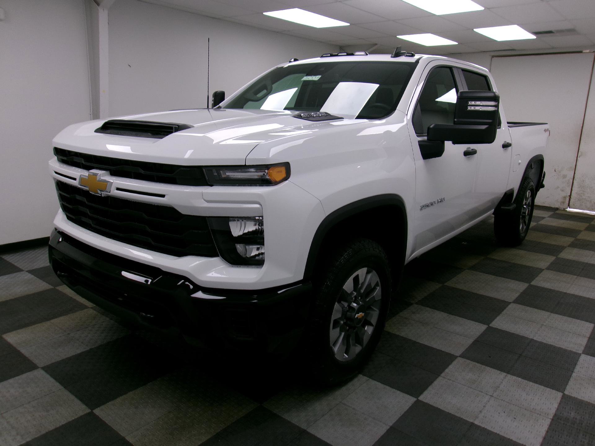 Used 2026 Chevrolet Silverado 2500 Custom w/ Custom Value Package AWD/4WD image 1