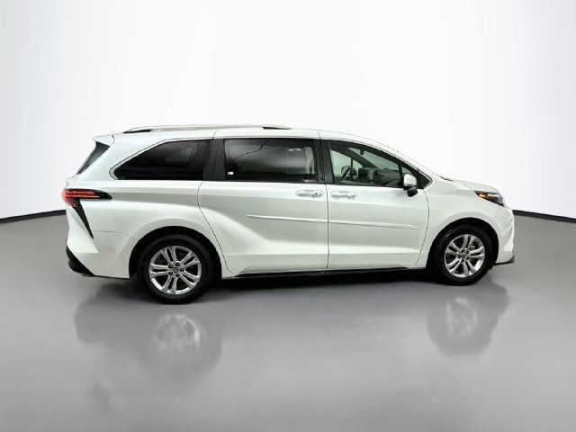 Used 2022 Toyota Sienna Platinum AWD/4WD image 8