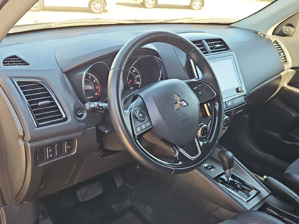 Used 2025 Mitsubishi Outlander Sport SE AWD/4WD image 12