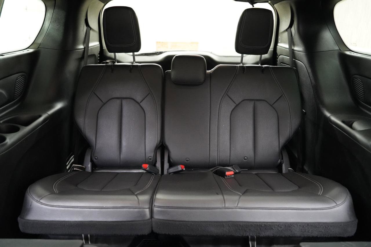 Used 2021 Chrysler Pacifica Touring-L w/ Uconnect Theater Family Group image 37